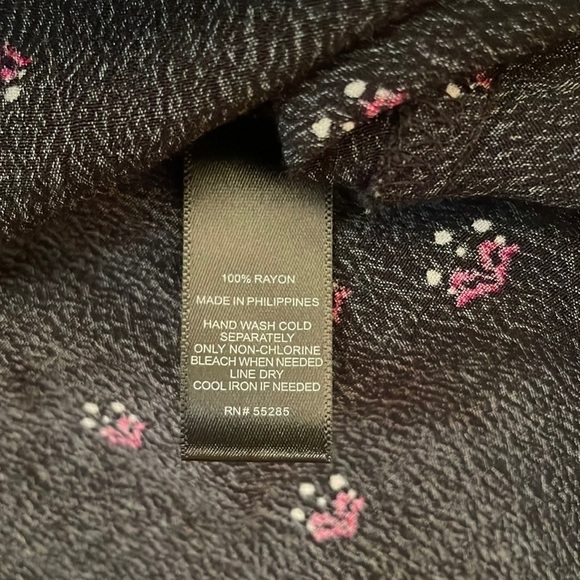 003: EXPRESS v-neck keyhole cutout long sleeve mini dress is women's size XS - Picture 11 of 11